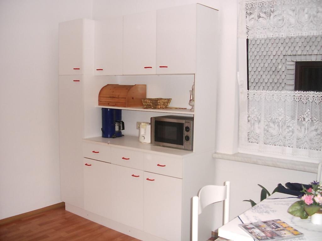 Karin'S Behagliche Ferienwohnung Benshausen الغرفة الصورة